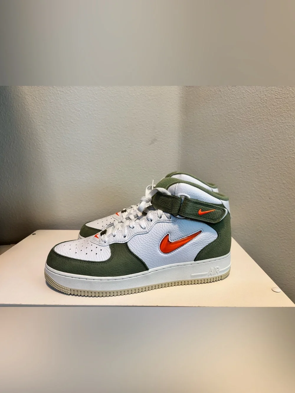 NEW Nike Air Force 1 Mid QS